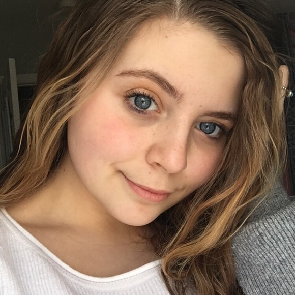 Meet your Posher, Ava - Picture 1 of 1